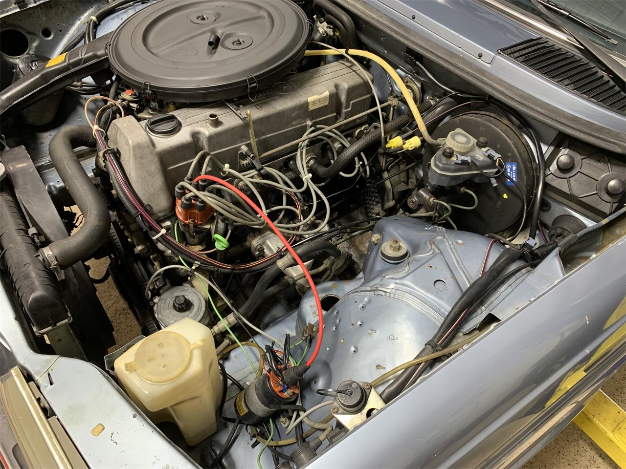 Mercedes-benz-250-1985-Blue-Blue-18