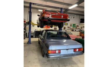 Mercedes-benz-250-1985-Blue-Blue-2