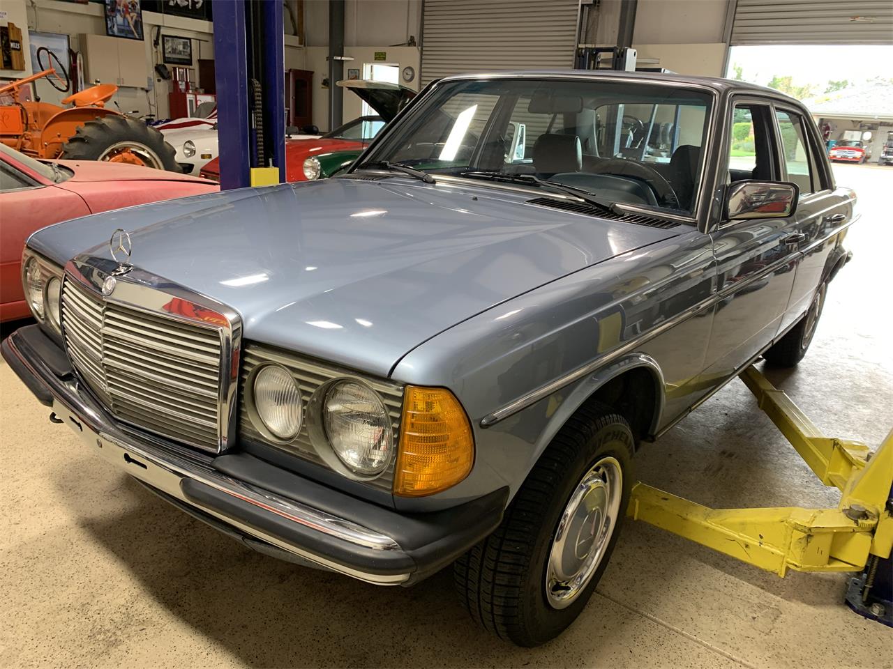 Mercedes-benz-250-1985-Blue-Blue-21