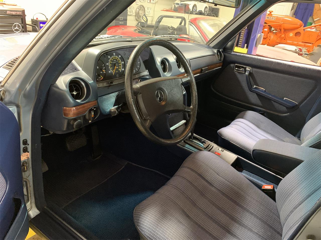Mercedes-benz-250-1985-Blue-Blue-3