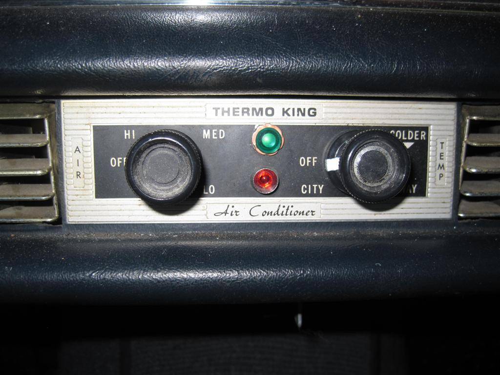 Mercedes-benz-250s-sedan-3.0-1967-white-4
