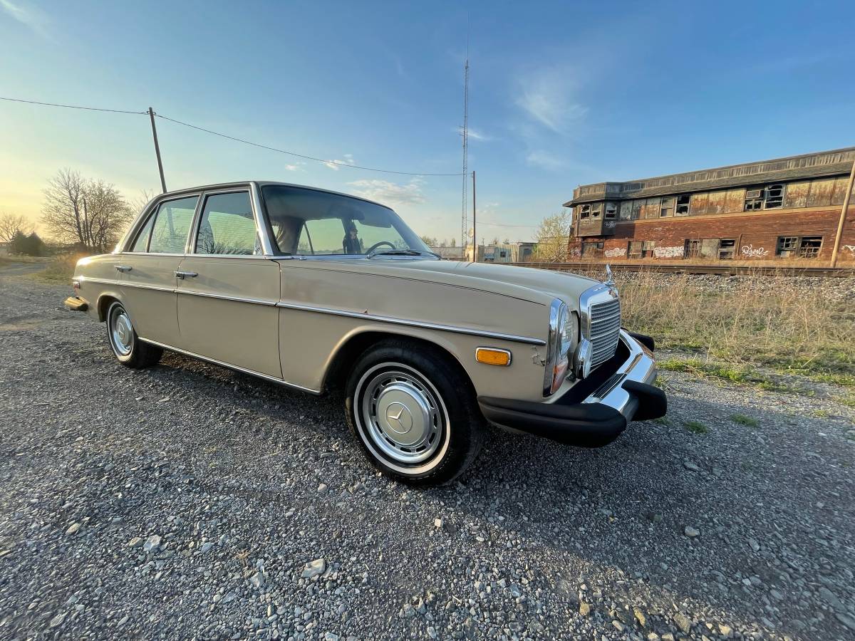 Mercedes-benz-280-1974-brown-2