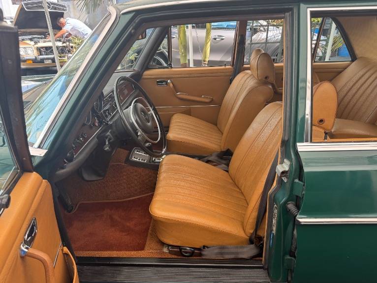 Mercedes-benz-280-class-1972-14