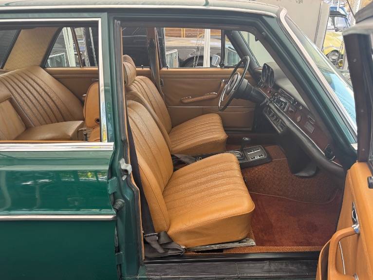 Mercedes-benz-280-class-1972-16