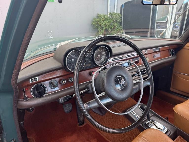 Mercedes-benz-280-class-1972-6