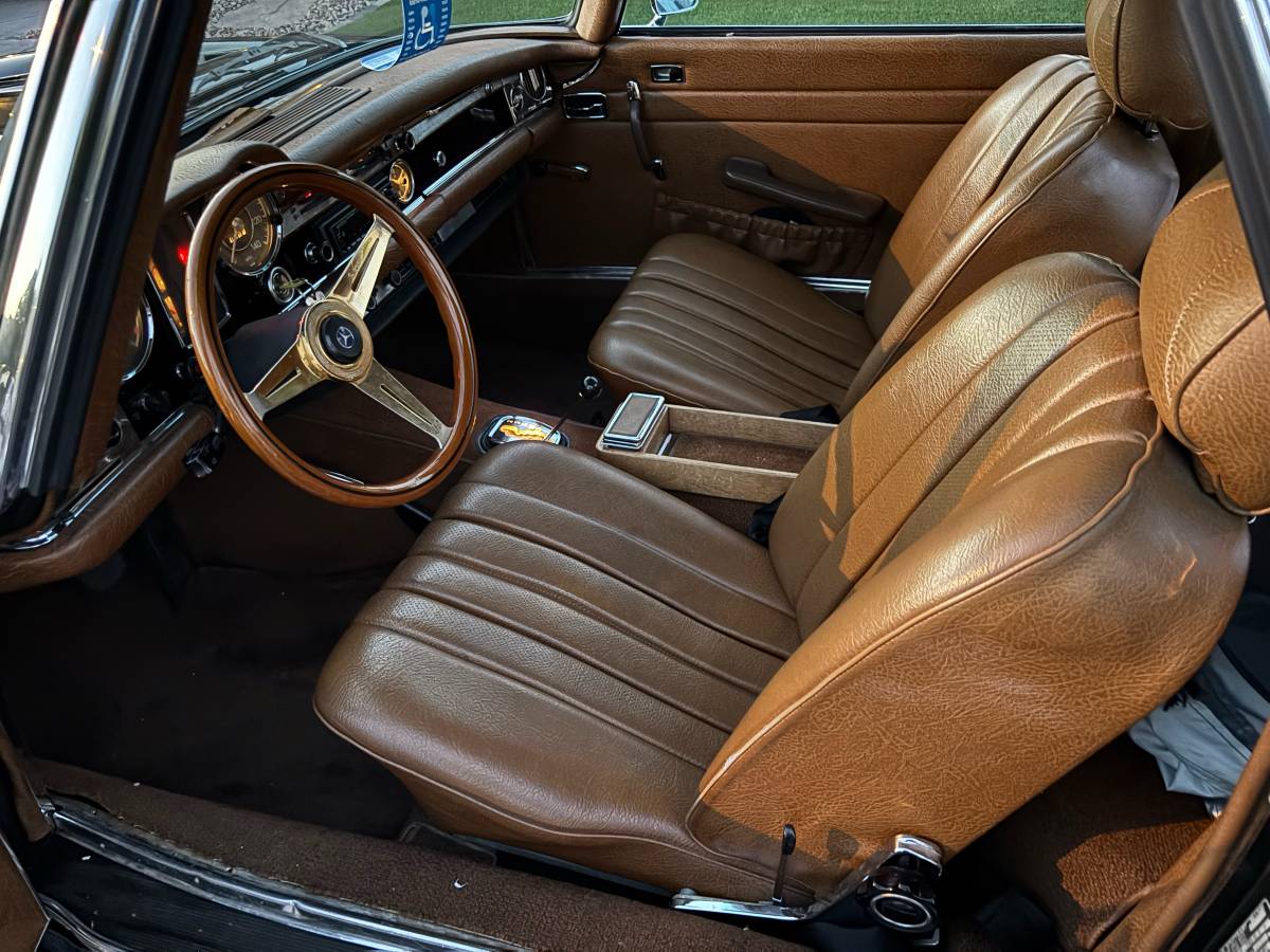 Mercedes-benz-280-sl-1971-black-10