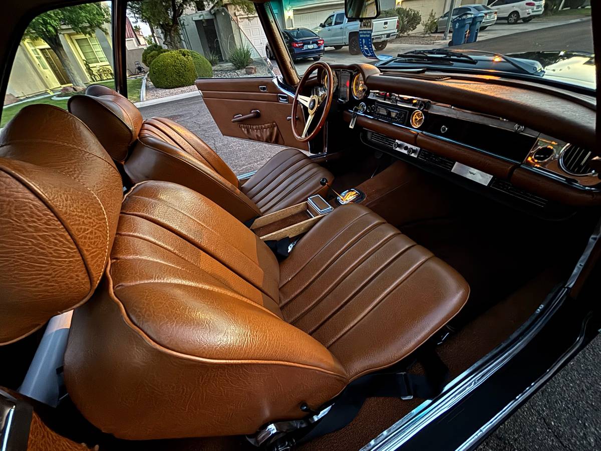 Mercedes-benz-280-sl-1971-black-12