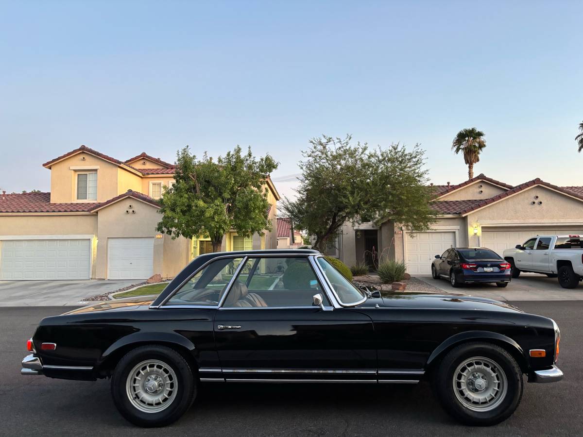 Mercedes-benz-280-sl-1971-black-23