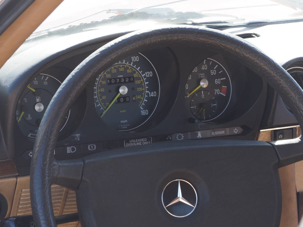 Mercedes-benz-280-sl-1980-orange-9