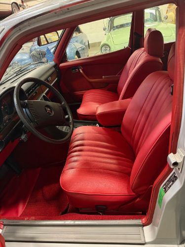 Mercedes-benz-280s-1975-18