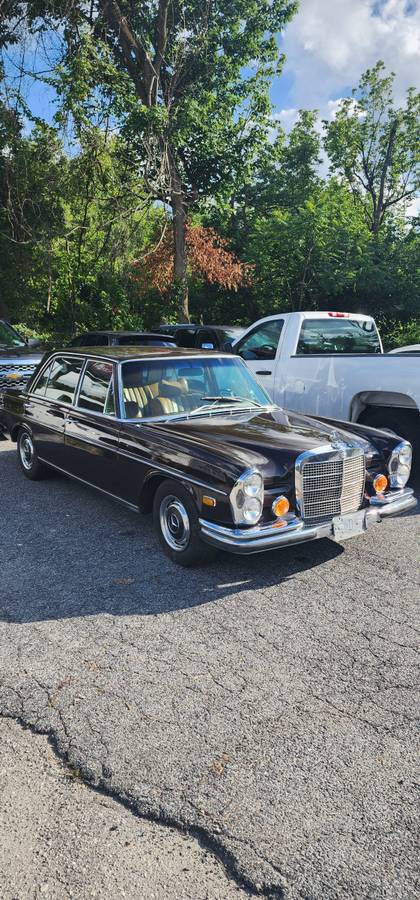 Mercedes-benz-280se-1970-brown-1