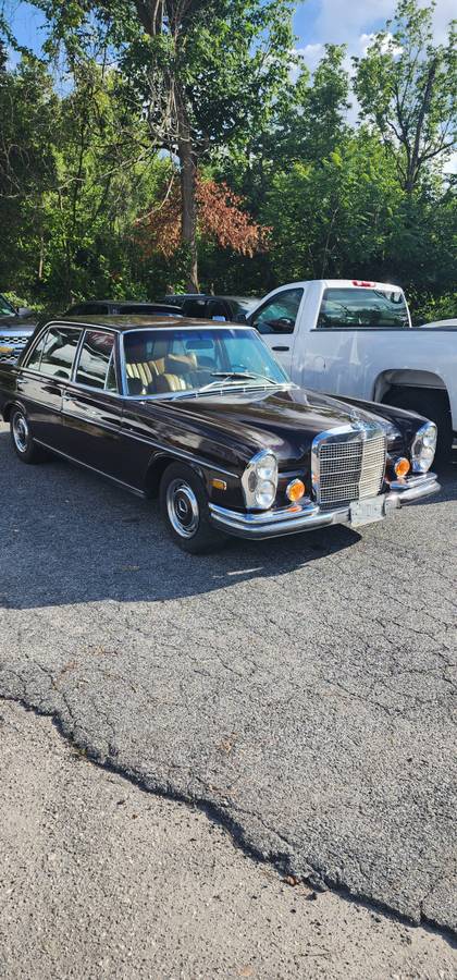 Mercedes-benz-280se-1970-brown