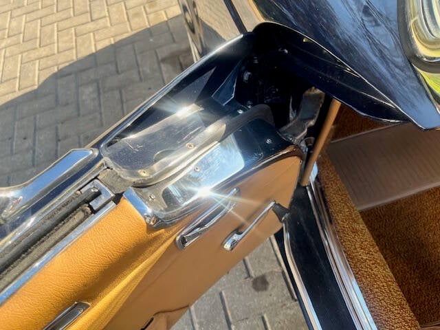 Mercedes-benz-280sl-1968-Midnight-Black-Tan-Hydes-17