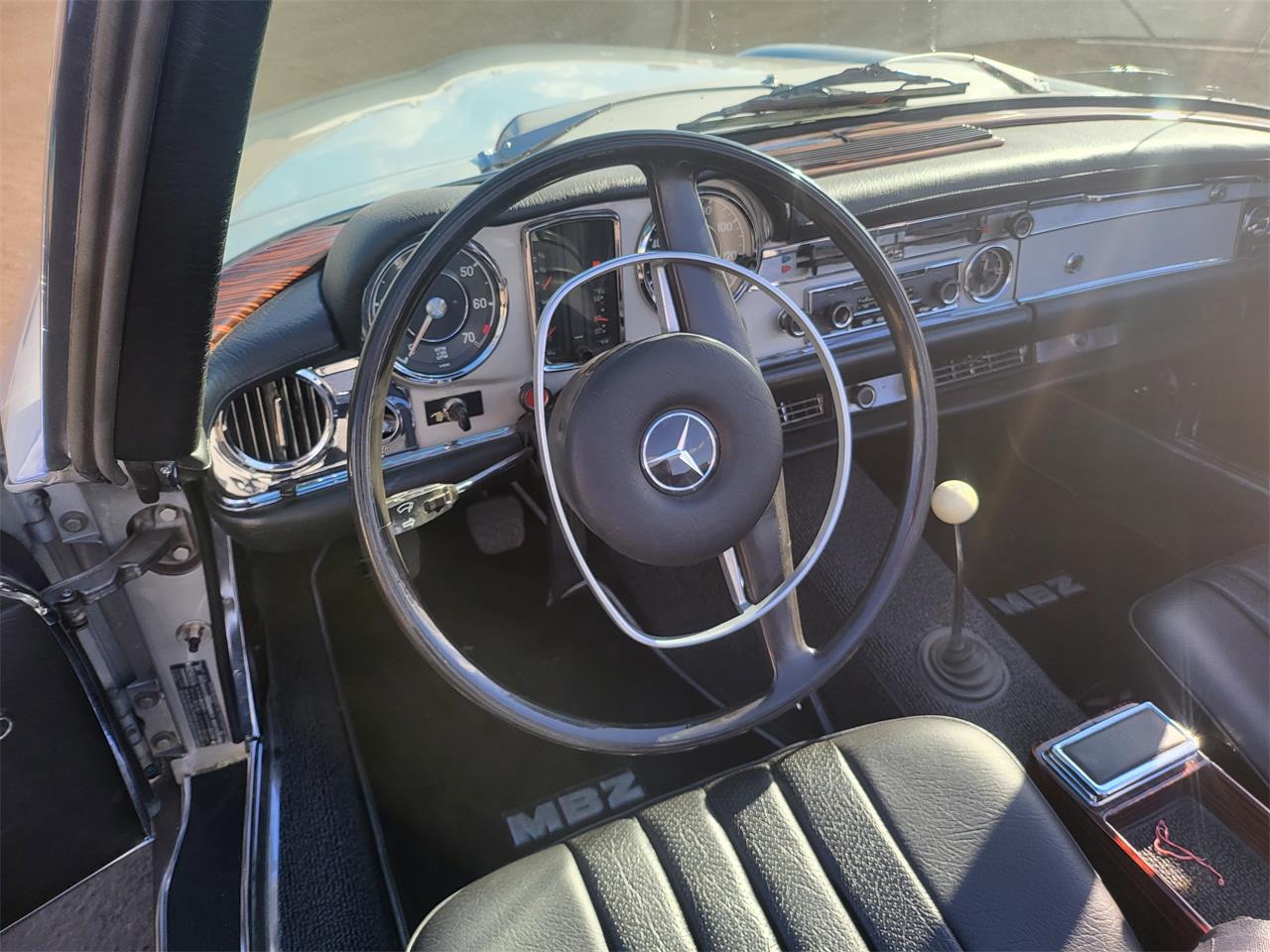 Mercedes-benz-280sl-1969-Silver-Mist-Black-15