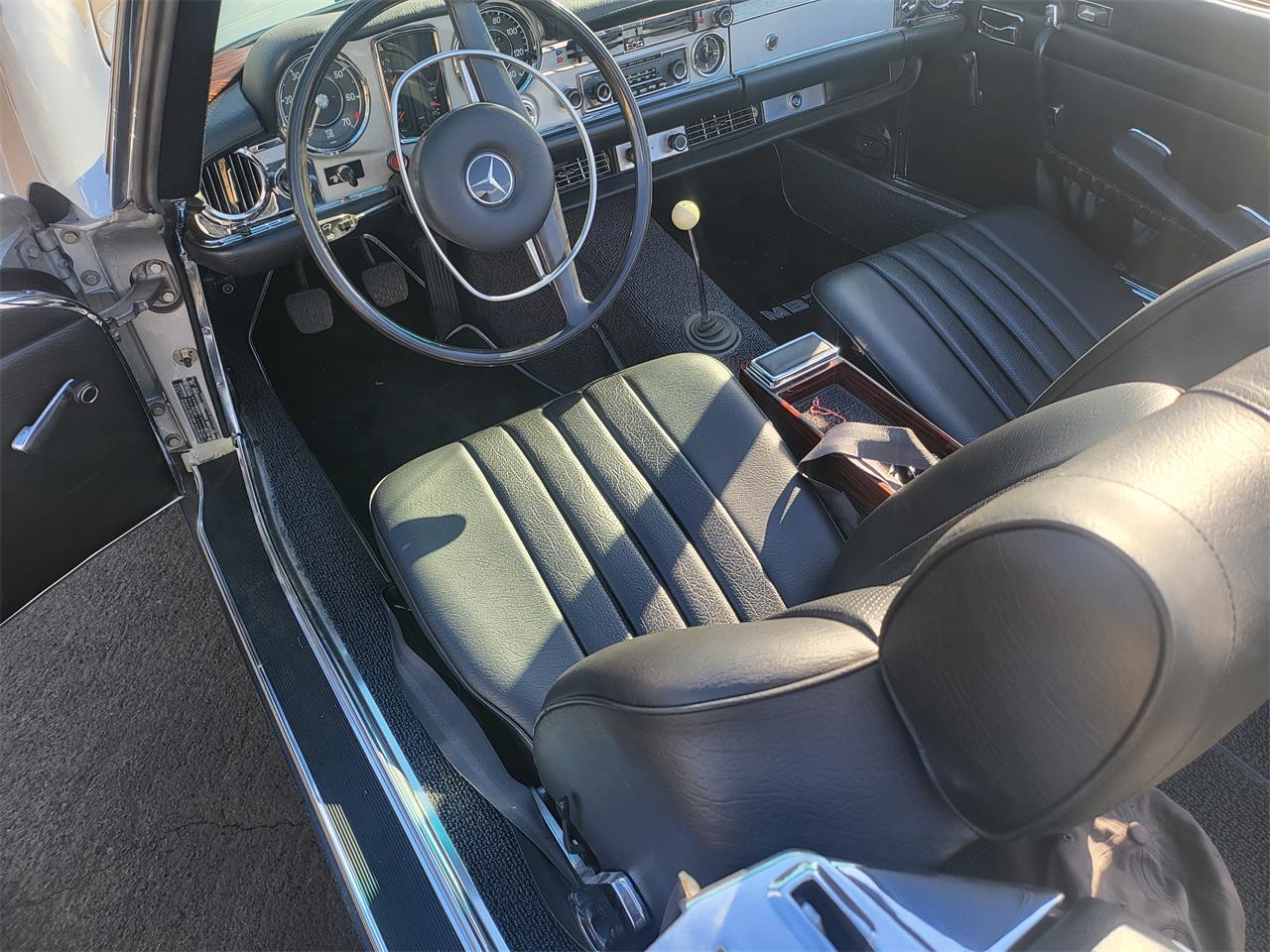 Mercedes-benz-280sl-1969-Silver-Mist-Black-16