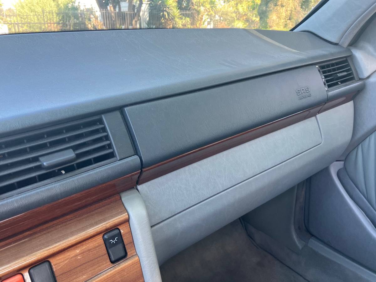 Mercedes-benz-300-1993-white-1