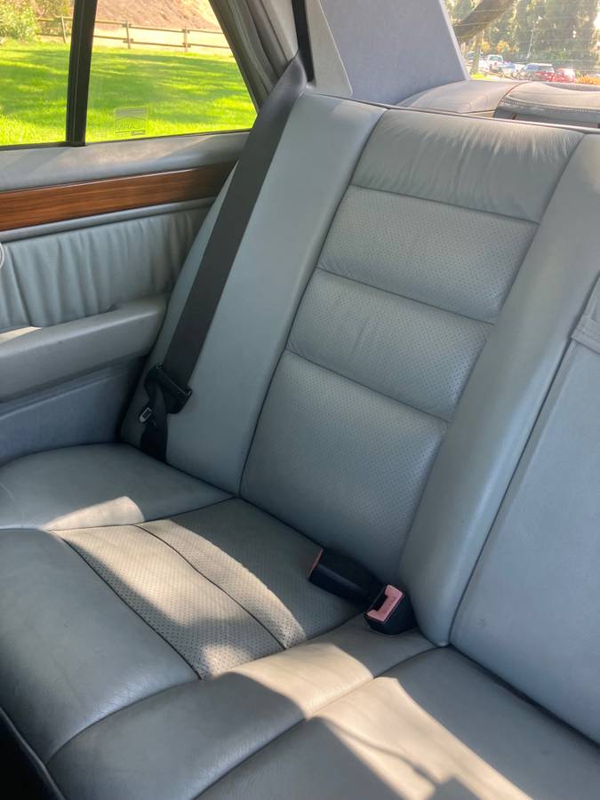 Mercedes-benz-300-1993-white-16