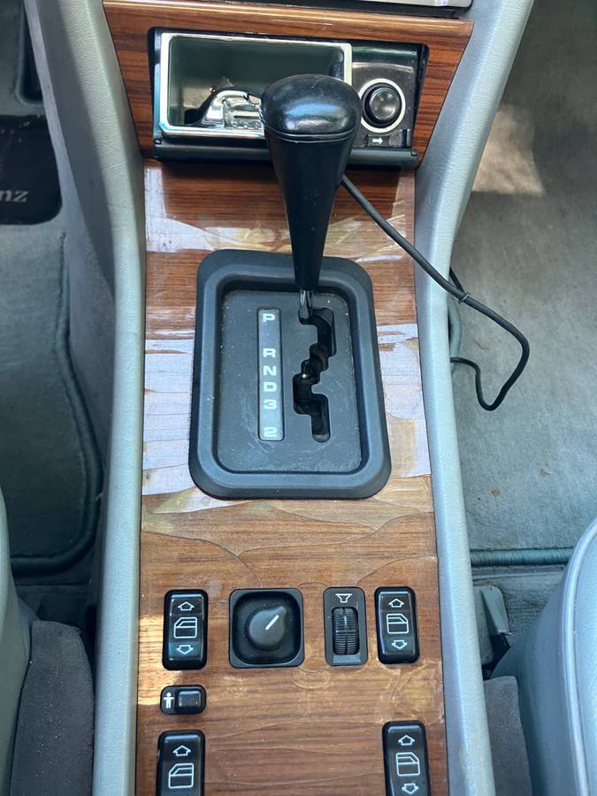 Mercedes-benz-300-1993-white-18