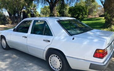 Mercedes-benz-300-1993-white-5
