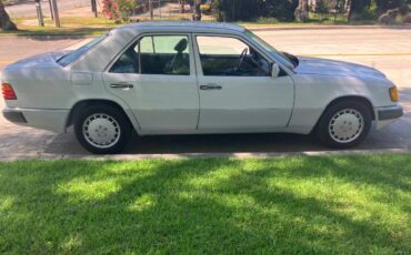 Mercedes-benz-300-1993-white-6