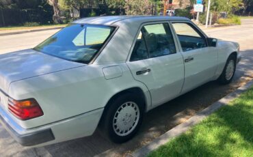Mercedes-benz-300-1993-white-8