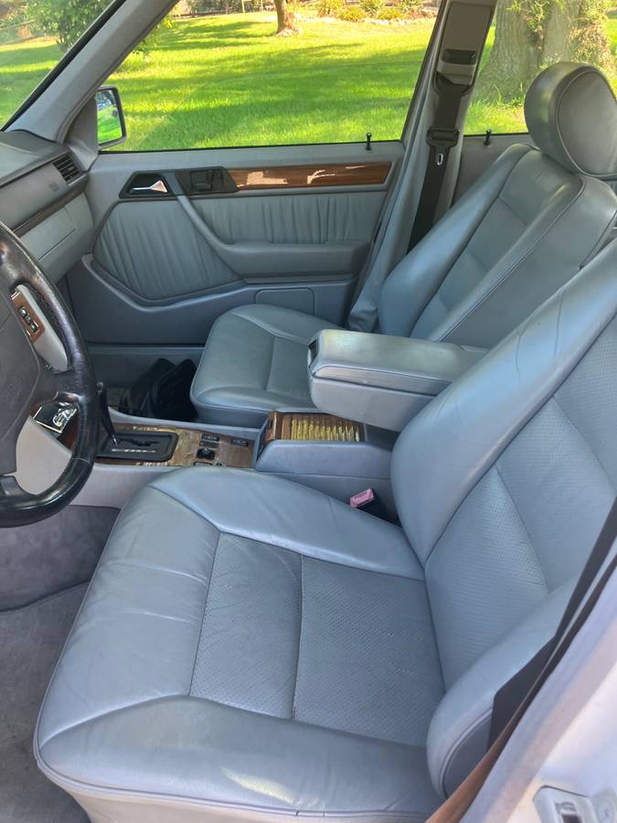 Mercedes-benz-300-1993-white-9