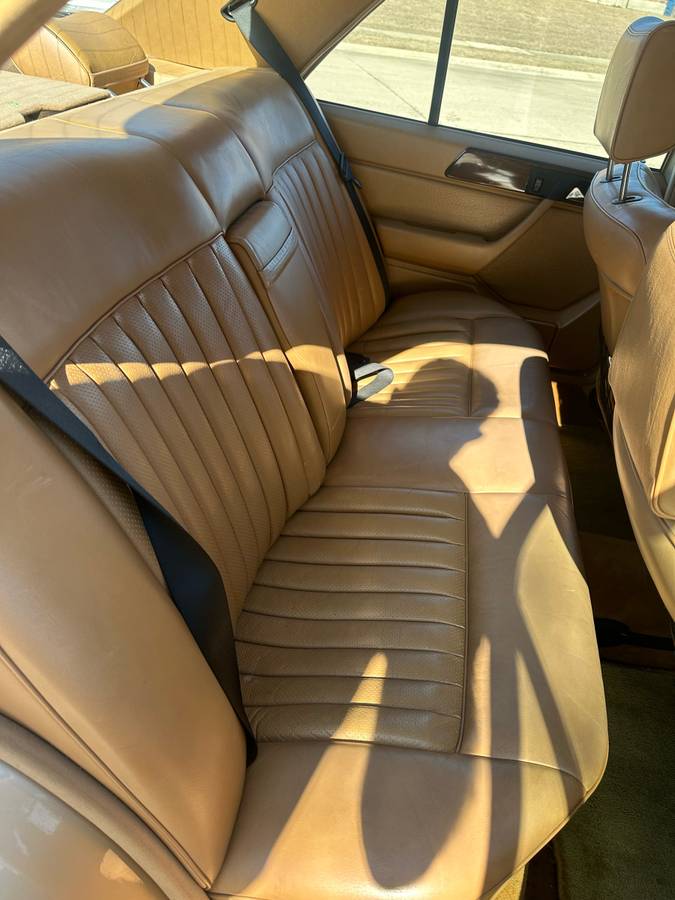 Mercedes-benz-300-300e-1987-11