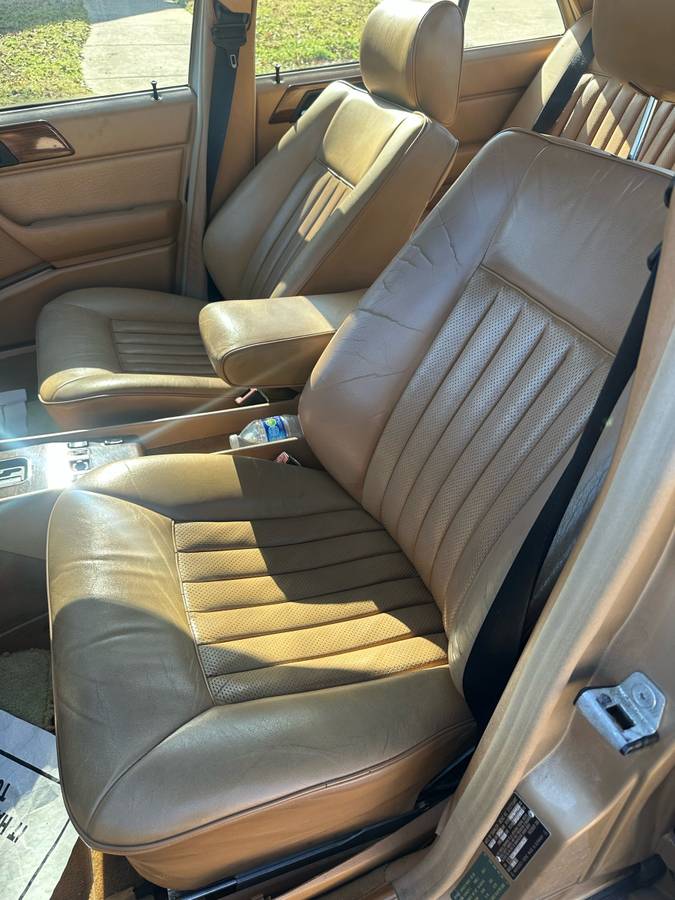 Mercedes-benz-300-300e-1987-13