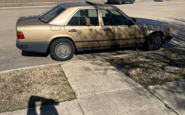 Mercedes-benz-300-300e-1987-3