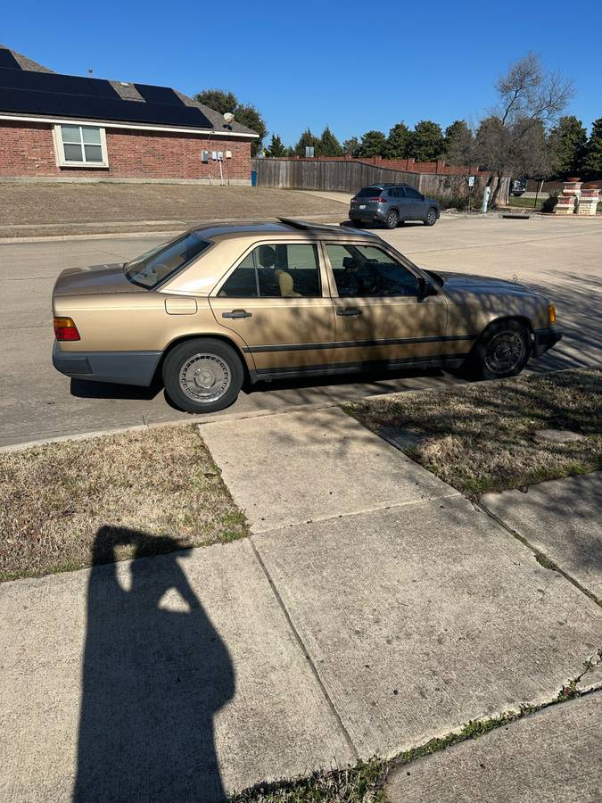 Mercedes-benz-300-300e-1987-3