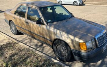 Mercedes-benz-300-300e-1987-4