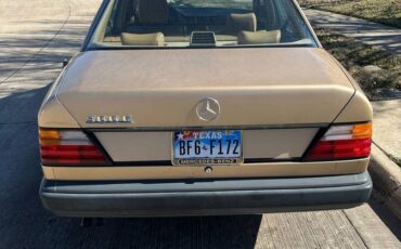 Mercedes-benz-300-300e-1987-7