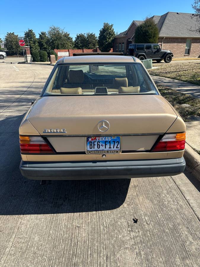 Mercedes-benz-300-300e-1987-7
