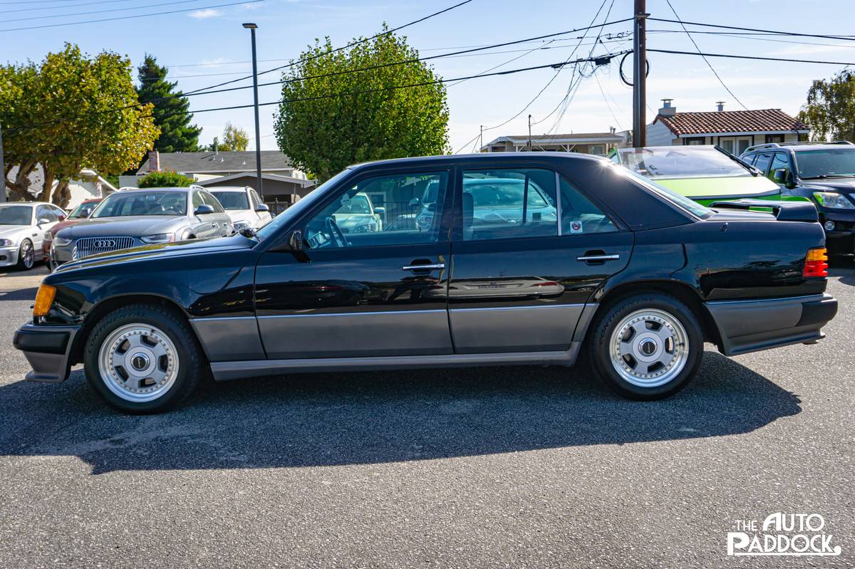 Mercedes-benz-300-300e-1990-black-12