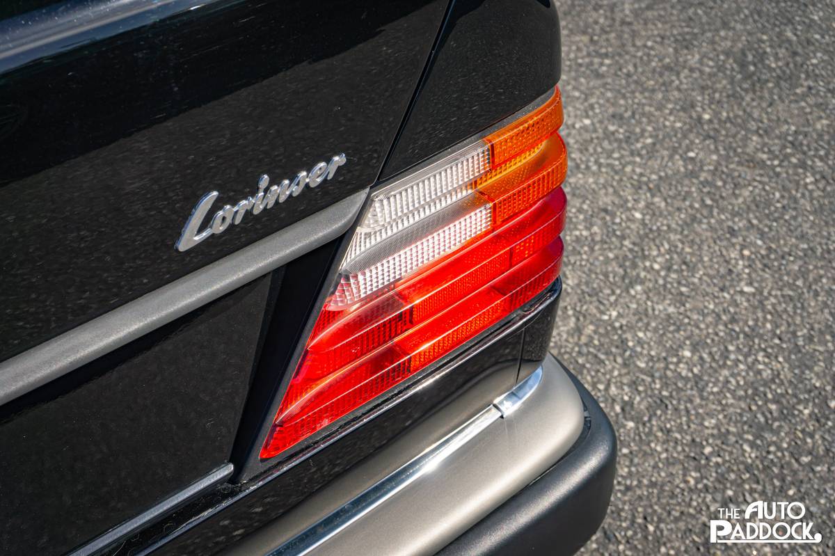 Mercedes-benz-300-300e-1990-black-16