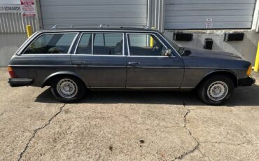 Mercedes-benz-300-300tdt-1984-grey-3