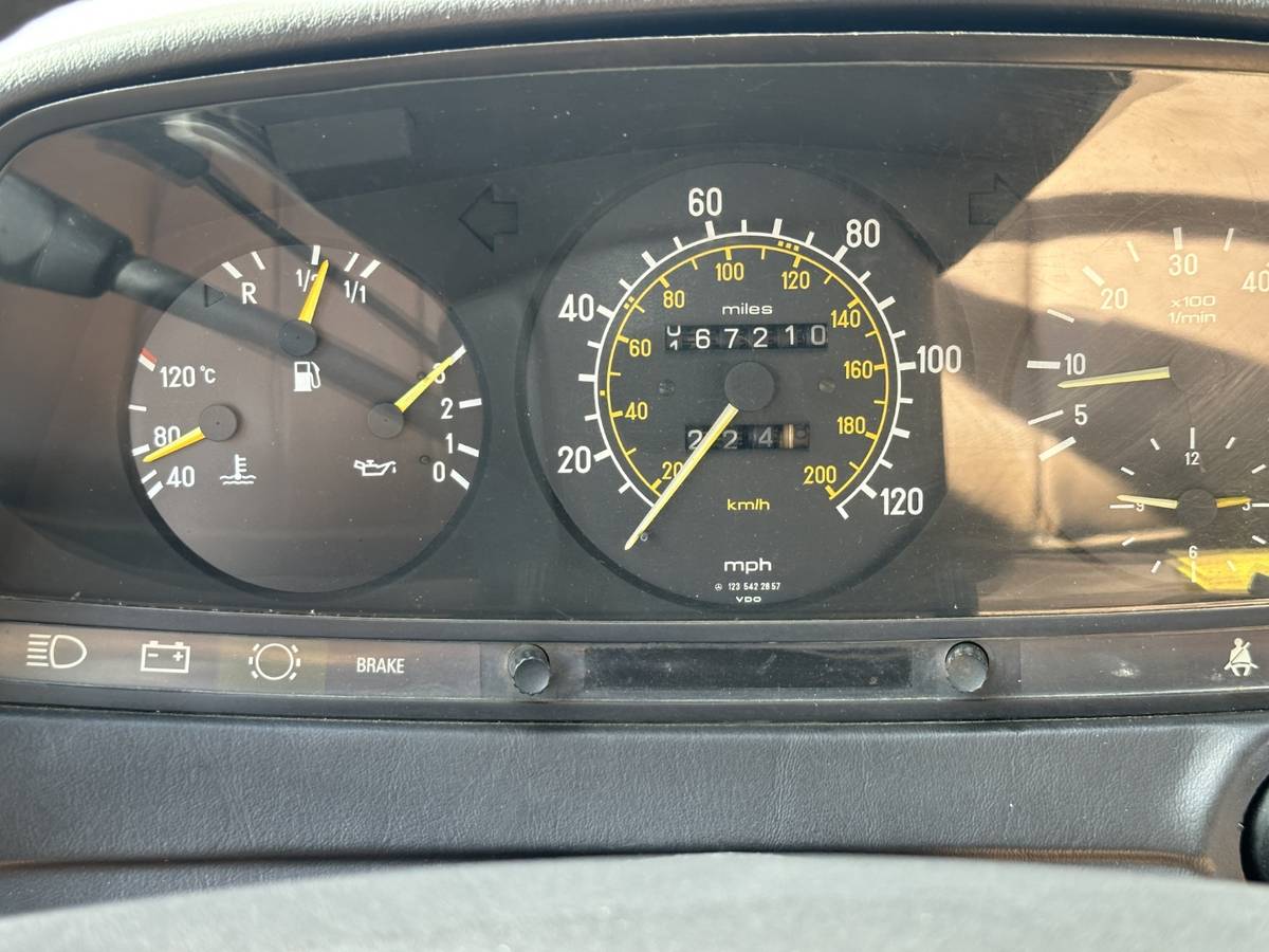 Mercedes-benz-300-300tdt-1984-grey-4
