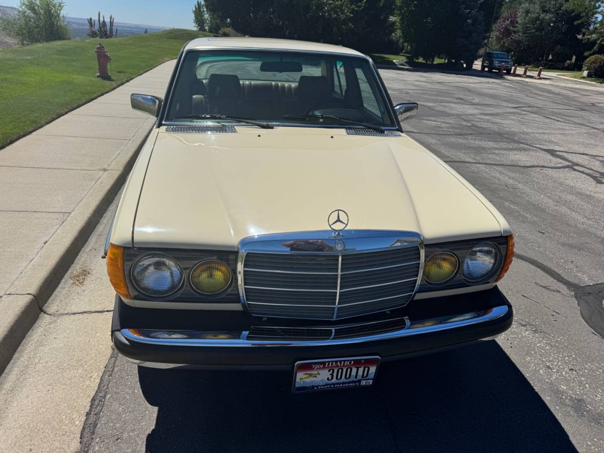 Mercedes-benz-300-dt-diesel-1982-13
