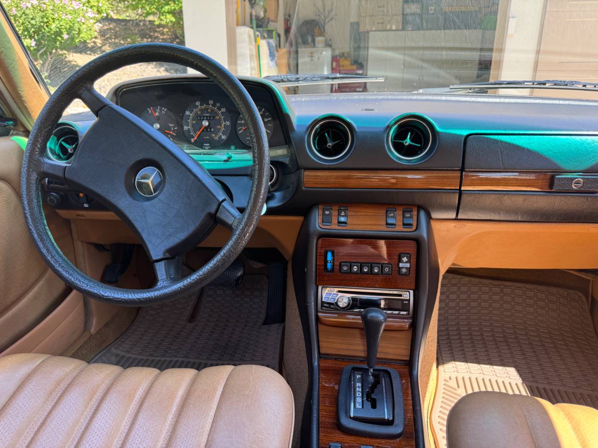Mercedes-benz-300-dt-diesel-1982-9