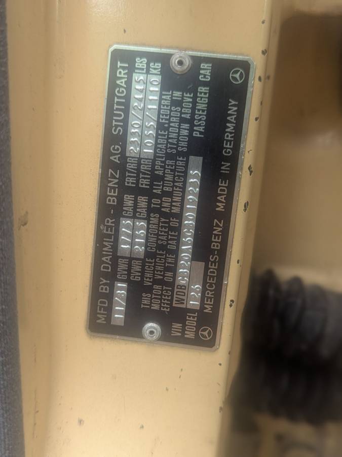 Mercedes-benz-300-sd-diesel-1981-yellow-10