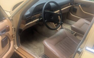 Mercedes-benz-300-sd-diesel-1981-yellow-12