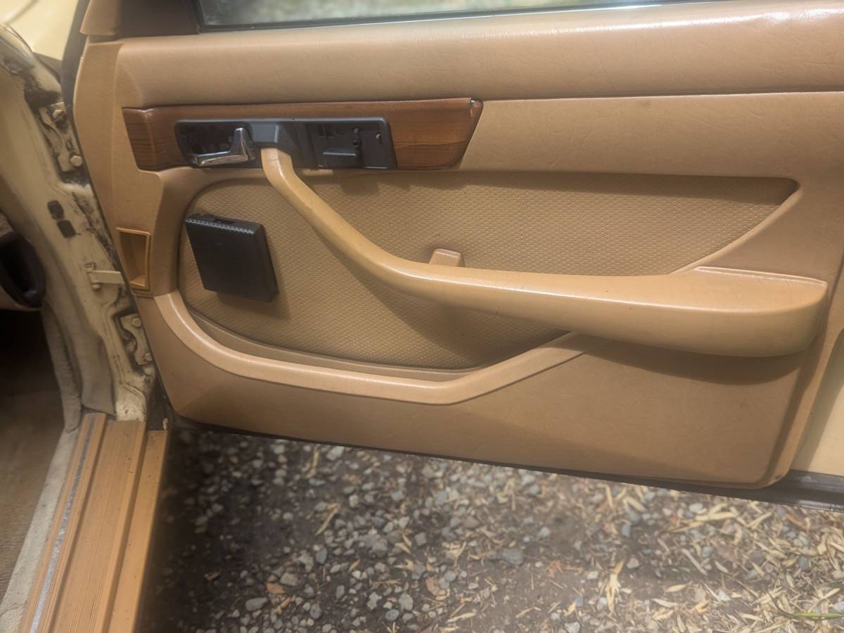 Mercedes-benz-300-sd-diesel-1981-yellow-14