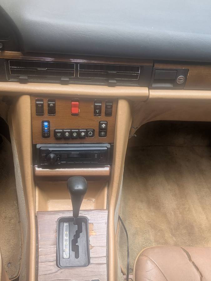 Mercedes-benz-300-sd-diesel-1981-yellow-2