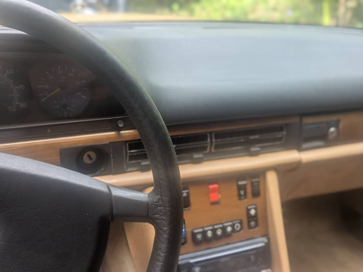 Mercedes-benz-300-sd-diesel-1981-yellow-3