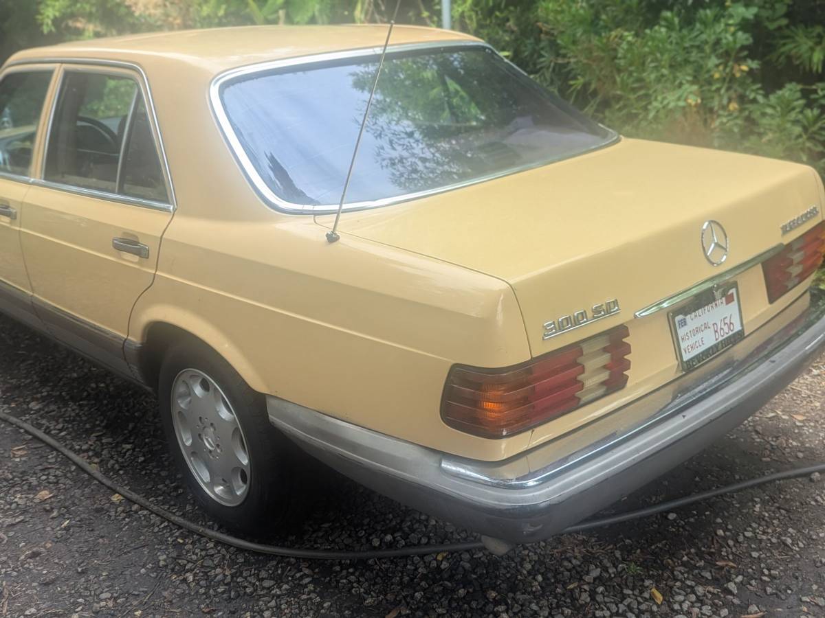 Mercedes-benz-300-sd-diesel-1981-yellow-4