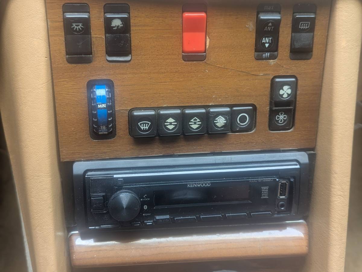 Mercedes-benz-300-sd-diesel-1981-yellow-5