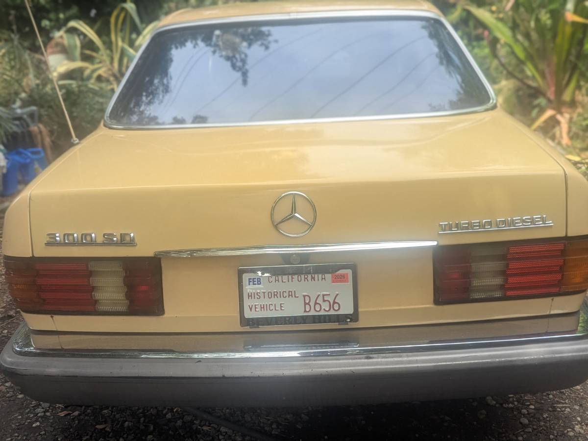 Mercedes-benz-300-sd-diesel-1981-yellow-6