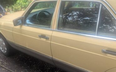 Mercedes-benz-300-sd-diesel-1981-yellow-8
