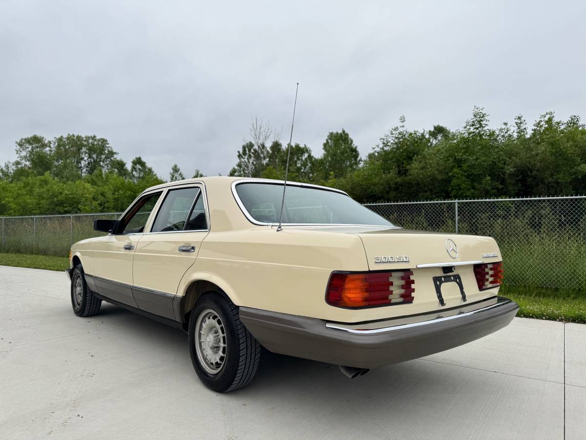 Mercedes-benz-300-sd-diesel-1982-1