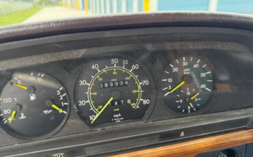 Mercedes-benz-300-sd-diesel-1982-16